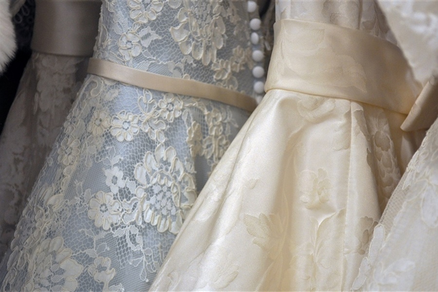 How and Where to Sell A Wedding Dress Online