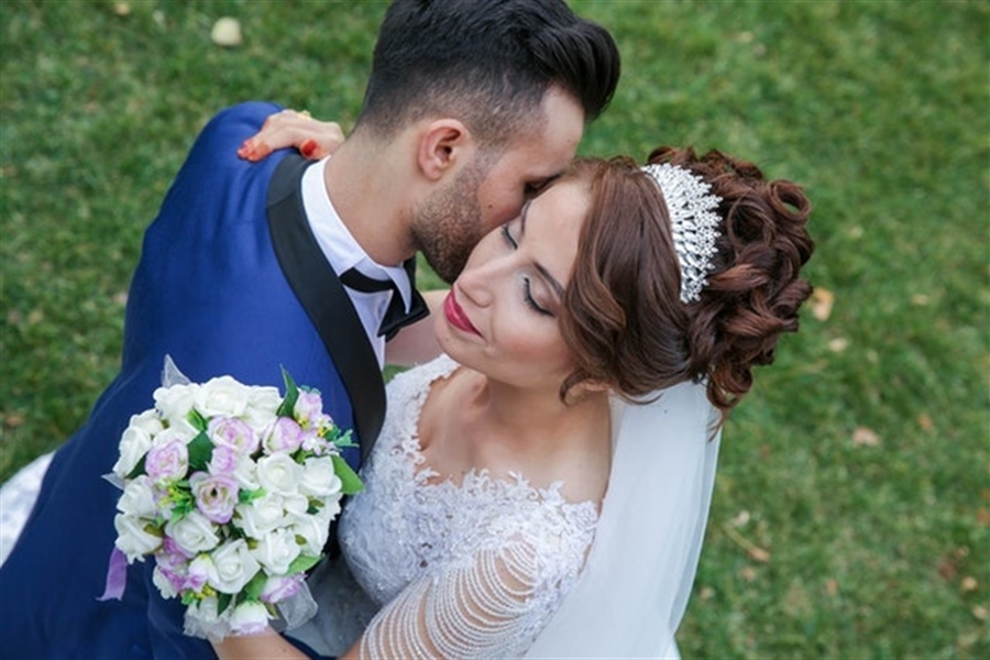 Trend Alert: Top Knot Hair Styles for Your Wedding (for both brides and  grooms)