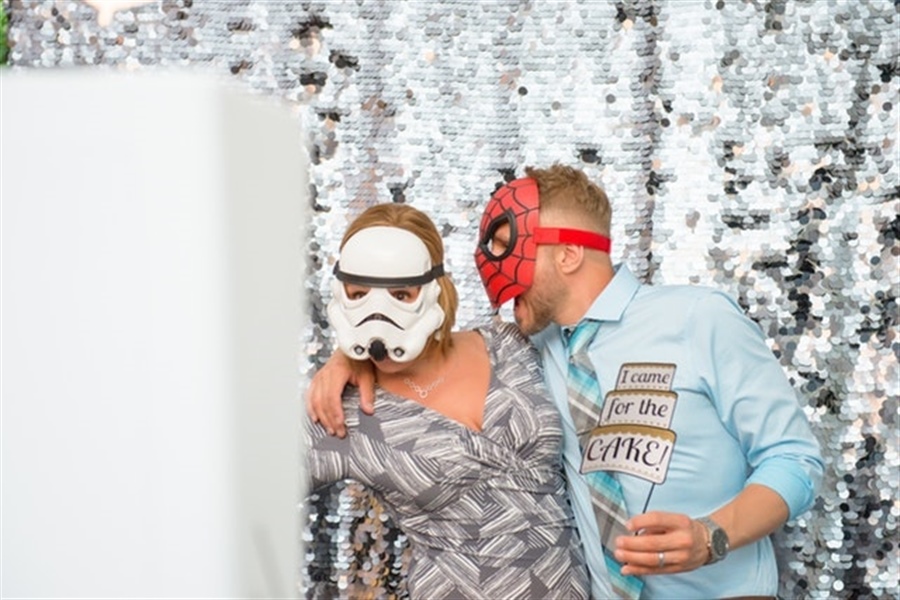 5 Creative Wedding Photo Booth Ideas