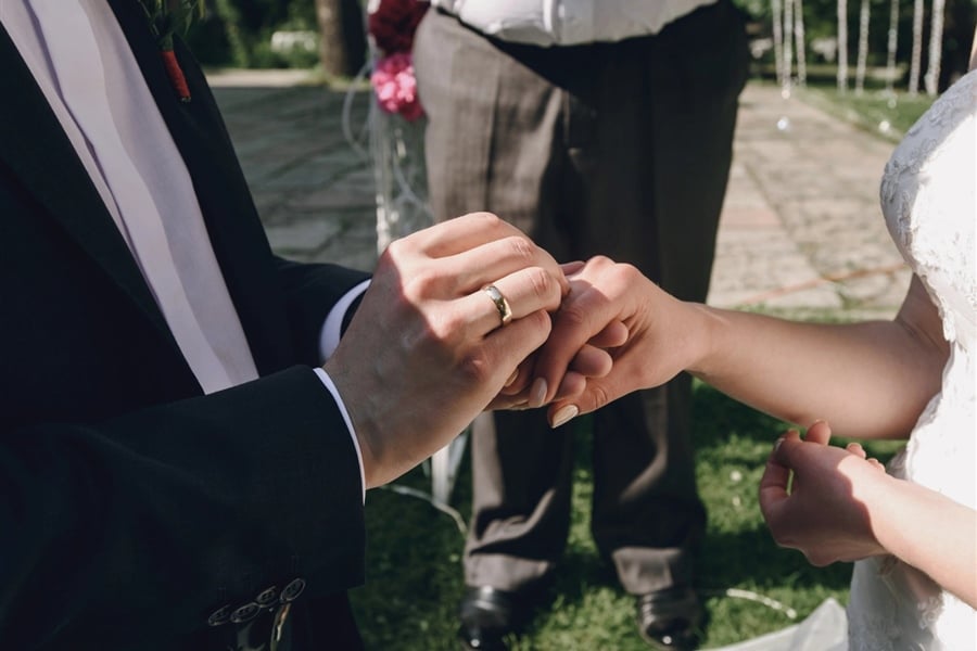 How to Personalise Your Wedding Vows with Your Celebrant’s Help