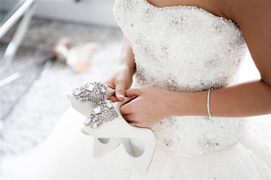 4 Myths About Pre-Owned Wedding Dresses Debunked | HuffPost Contributor