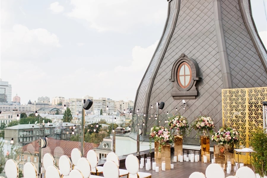 The Complete Guide to Non-Traditional Wedding Ceremony Venues: From Art Galleries to Rooftops