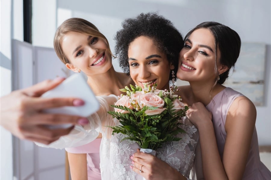 Navigating Social Media as a Bridesmaid: Your Complete Guide to Digital Etiquette