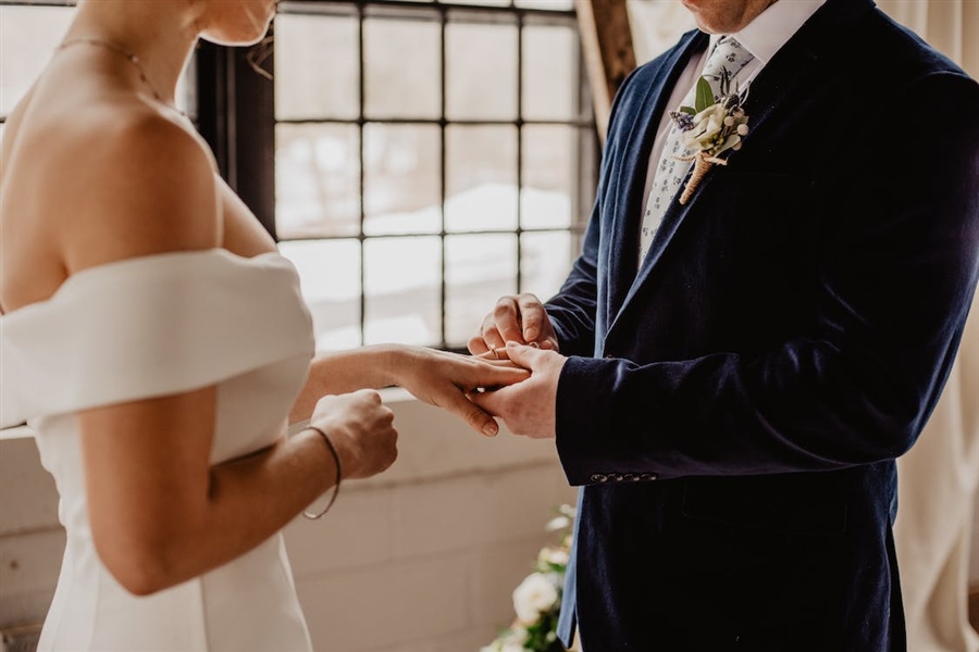 Why You Should Hire a Wedding Speechwriter to Craft Your Vows